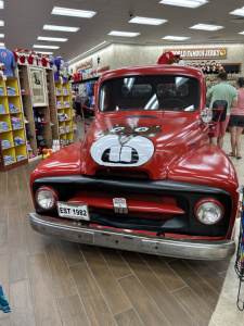 Buck-ees Truck
