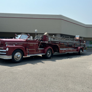 Vintage-Ladder-Truck