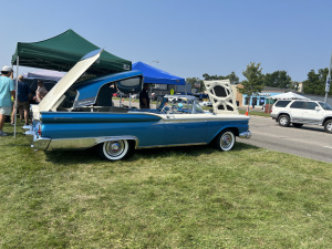 Ford-Skyliner