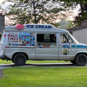 Ice-Cream-Truck-at-Portage-Lake