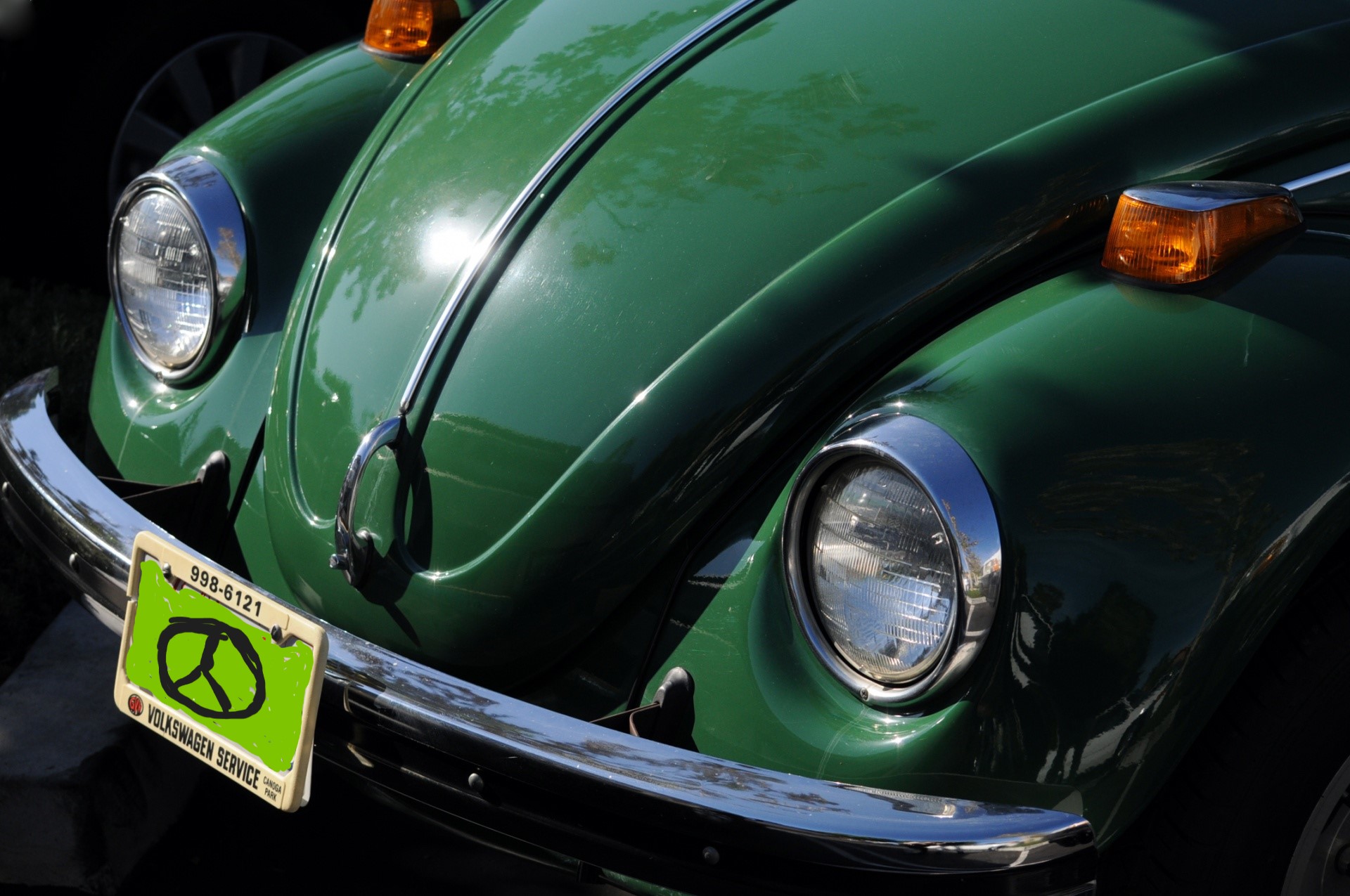 vintage-green-volkswagen-bug 2